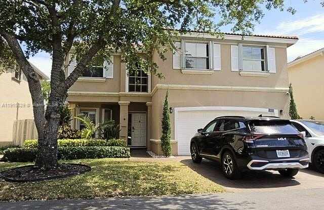 1055 Yellow Birch Ter photos photos 1055 Yellow Birch Ter photos photos