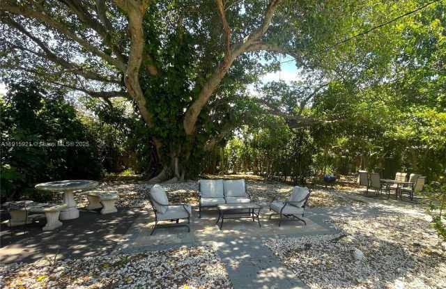 1211 NE 15th Ave photos photos