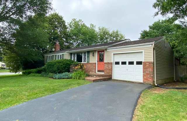 Charming 2-Level, 3 Bedroom 2 Bathroom Home In Much Sought After Chalet Woods Location photos photos