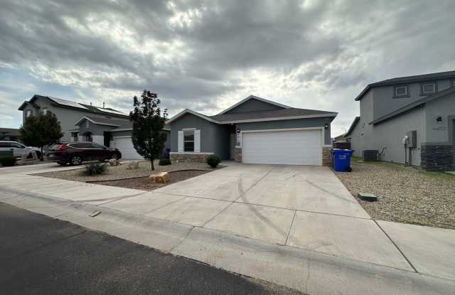 Beautiful Las Cruces Home Offering Comfort & Convenience! Gallery 1