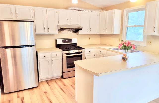 **Barrington Single Family - $3,200** Gallery 3