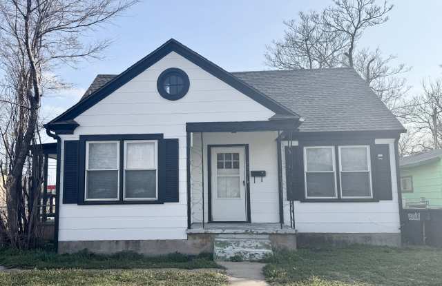 2001 W Maple Ave - 2001 West Maple Avenue, Enid, OK 73703