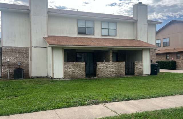 1813 Cedarhill Drive - A photos photos