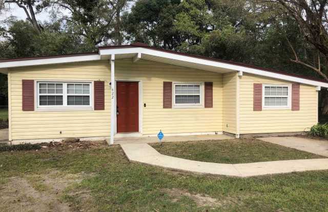 422 Essex Drive - 422 Essex Drive, Tallahassee, FL 32304
