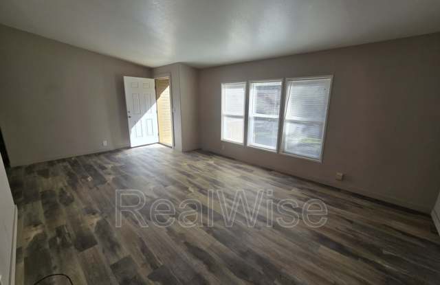 21366 N Umpqua Hwy Gallery 4