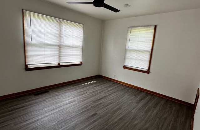 Residence or Office on Corner Lot! Gallery 4