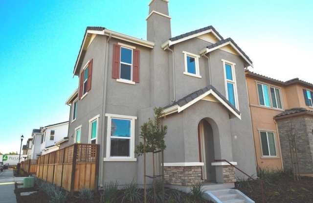 Home in Livermore Available for Move In! - 1140 Flurry Drive, Livermore, CA 94550