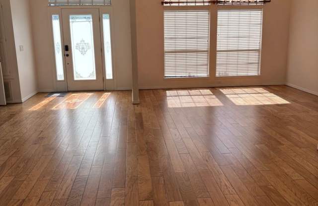 BEAUTIFUL HOME IN GREAT LOCATION! Gallery 3