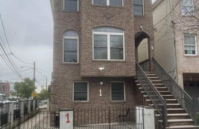 1 MONTROSE AVE photos photos