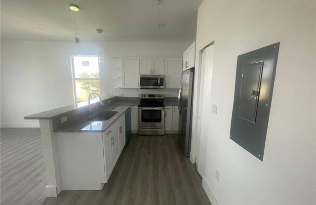 275 SW 4th Street unit: 100 photos photos