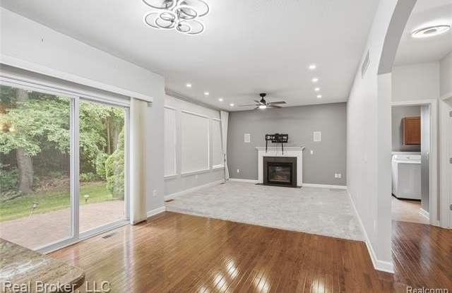 26978 Maxwell Court Gallery 4