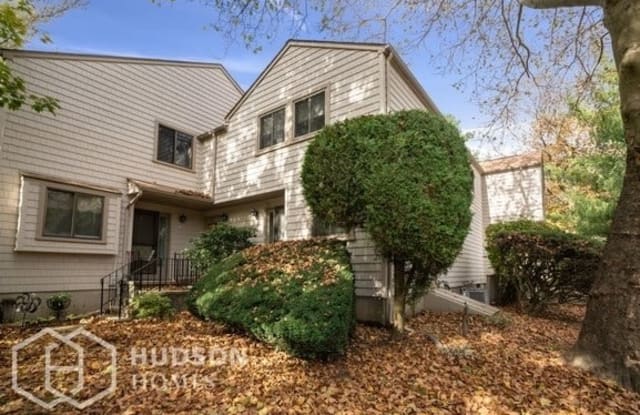 111 Fiddler Green Road Gallery 2