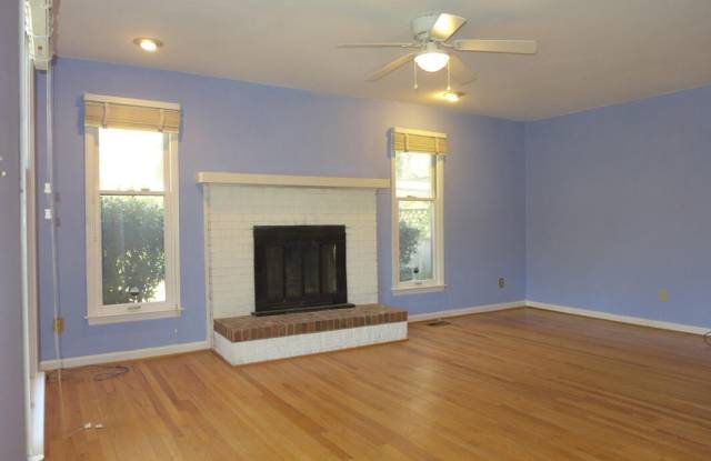 109 Old Pittsboro Road Gallery 3