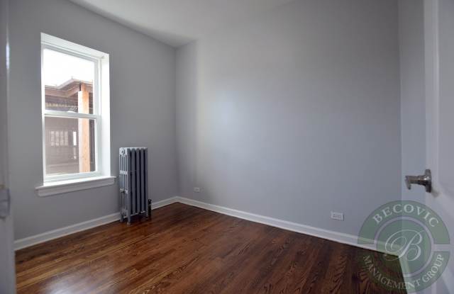 1724 W Juneway Terrace Gallery 3