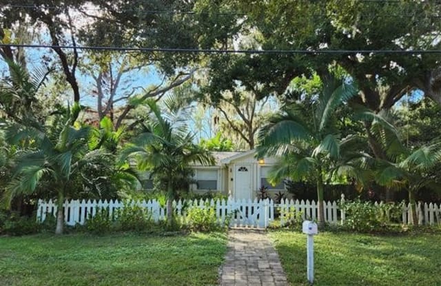 612 6TH STREET NE - 612 6th Street Northeast, Largo, FL 33770