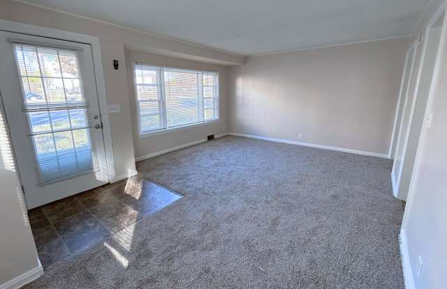 4 Bed 2 Bath House on East Campus Gallery 3