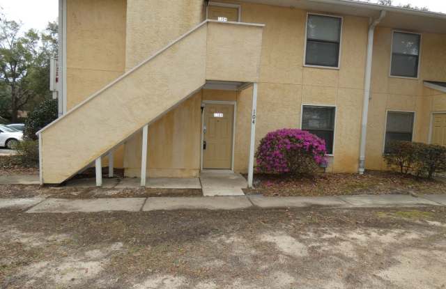 Nice 2/2 close to UWF - 9560 Sunnehanna Boulevard, Ferry Pass, FL 32514
