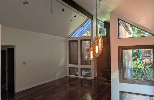 225 Jason WAY Gallery 4