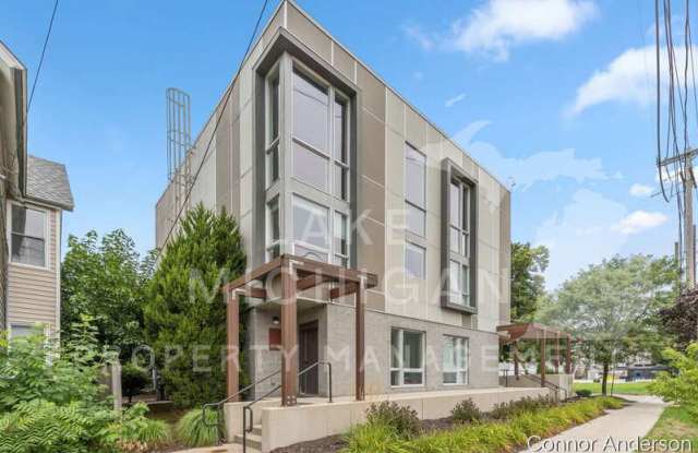 600 Douglas Gallery 1