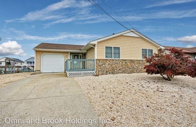 111 E Schuykill Rd - 111 E, Maywood, NJ 07607