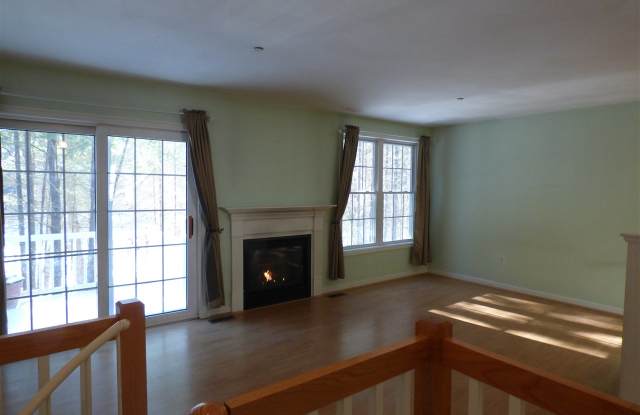 76 Barrington Avenue Gallery 2