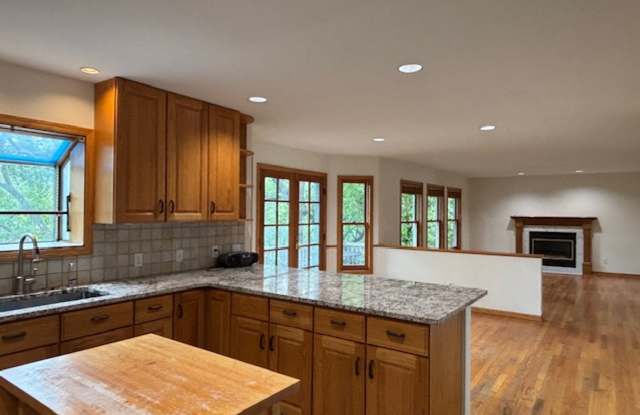 Spacious 4 BR/4 BA Single-Family Home in a Beautiful Wayzata/Minnetonka Neighborhood! photos photos