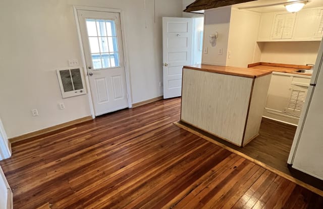 611 Bullitt Avenue Southeast - A - 611 Bullitt Avenue Southeast, Roanoke, VA 24013
