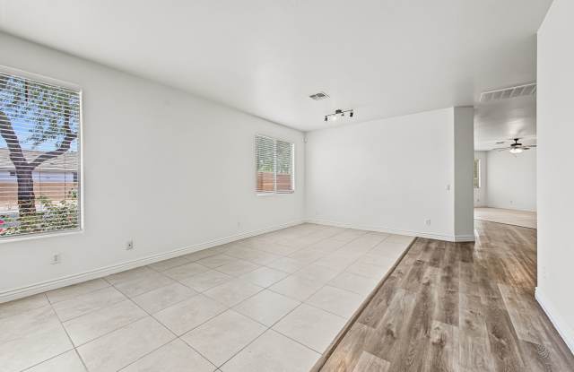 Fully Updated Corner Lot Home with Den! Gallery 4