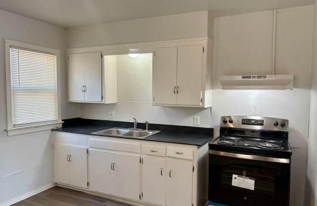 Fresh Remodel in OKC: 3 Bed, Fenced Yard, Easy Highway Access Gallery 4