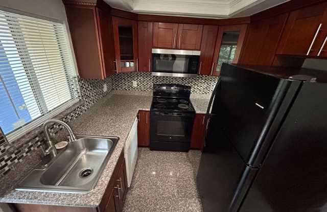Gorgeous Concord Condo! Gallery 1