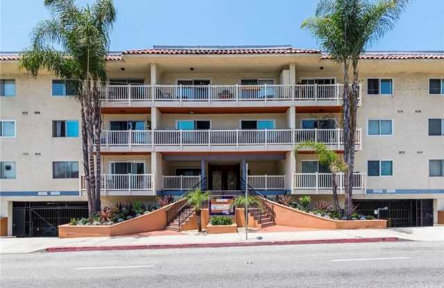 Spacious 1 bed 1 bath in the best apartment complex in Hermosa Beach - 1707 Pacific Coast Highway, Hermosa Beach, CA 90254
