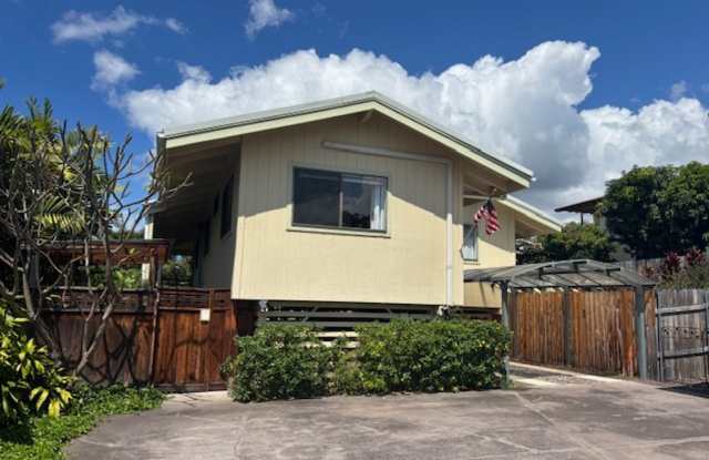 2 Bedroom/2 Bathroom plus Den walkable to Banyans and Pet Friendly! photos photos