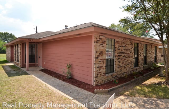 1120 Willow Creek Dr - 1120 Willow Creek Drive, Zachary, LA 70791