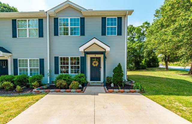 This beautifully 1 small Pet friendly 3 bedroom, 2.5. Bath townhouse is waiting for you!! photos photos