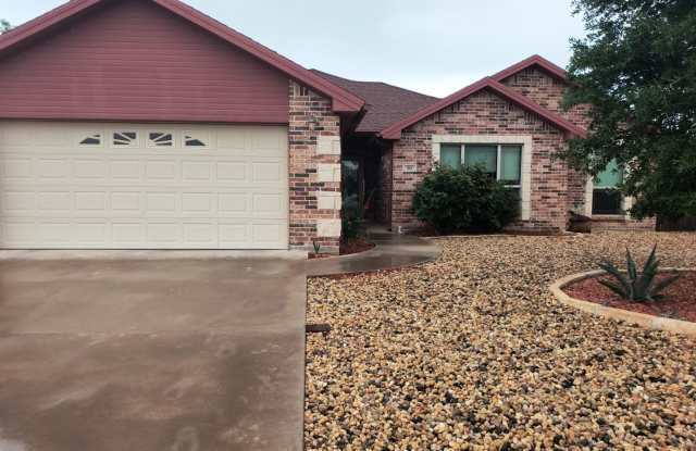 Elegant 3 bedroom, 2 bath home 4 minutes from Goodfellow AFB COMING SOON! photos photos