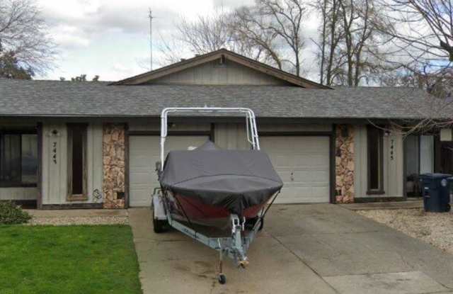 Adorable 2/1 Duplex w/Single Car Garage! Please read entire ad for viewings photos photos