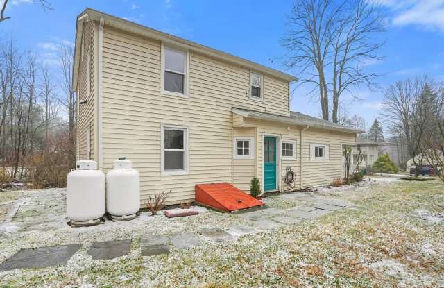 152 Portland Avenue - 152 Portland Avenue, Georgetown, CT 06896