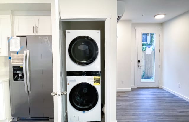 Iris Apartments - Student Housing Gallery 3