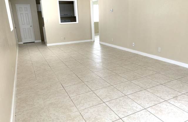 Newly refreshed spacious 2bedrooms,2 baths duplex in Eagle Lake, TX. Gallery 2