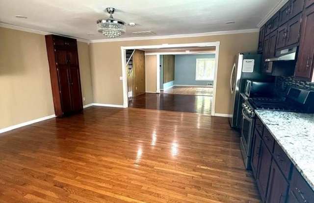 816 CROTHERS LN Gallery 4