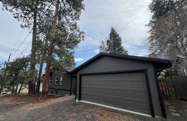 Charming 3 Bed/2 Bath on Bend's Westside - 13th Street Gallery 4