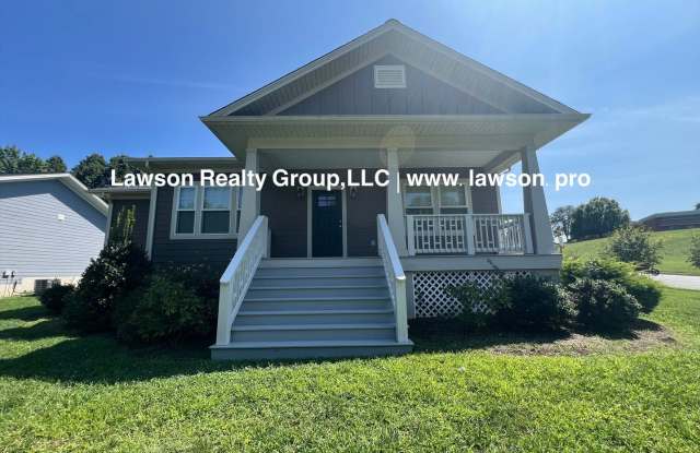 Newer Construction Cottage with Double Car Garage Gallery 1