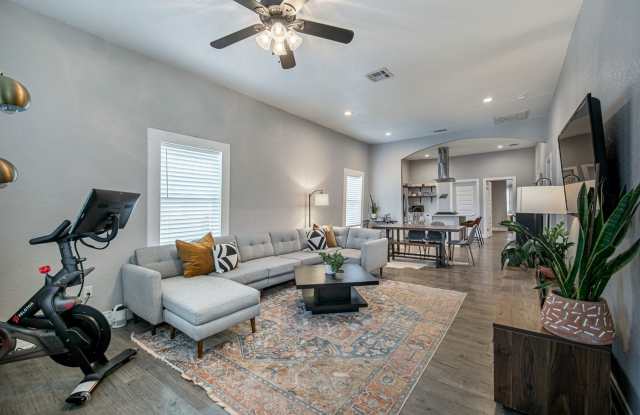 Charming 3BR 2BTH House Near Downtown San Antonio photos photos