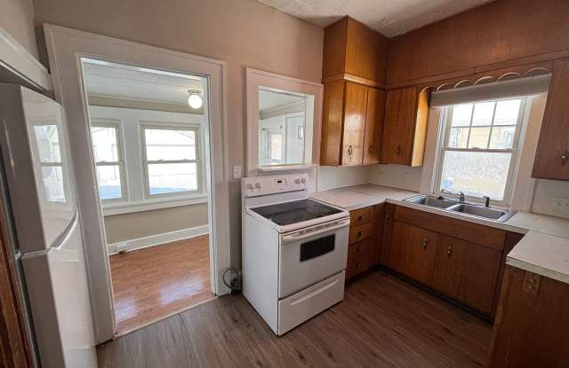 4 Bedroom, 1 Bathroom home with 2+ car garage! photos photos