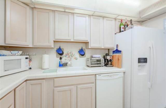 1950 S Ocean Dr cu-18B, Hallandale Beach, FL 33009 Gallery 3