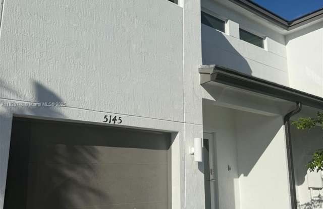 5145 SW 37th St photos photos