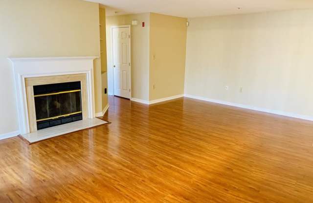 9605 Lake Point Ct Unit 204 Gallery 3
