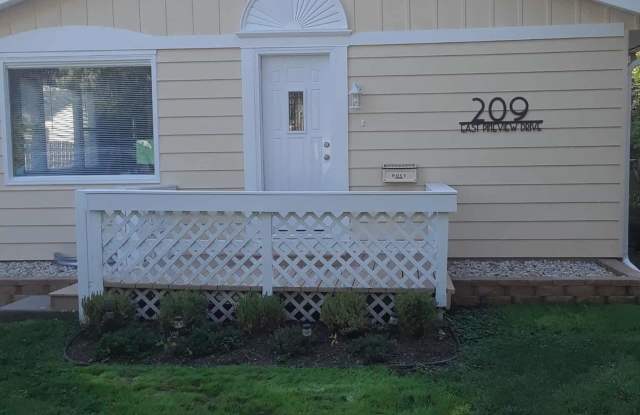 209 East Pineview Drive - 209 East Pineview Drive, Round Lake Park, IL 60073