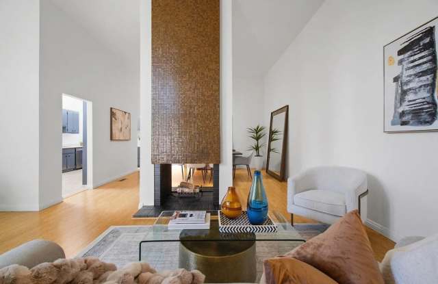 501 Fox Ct W Gallery 2