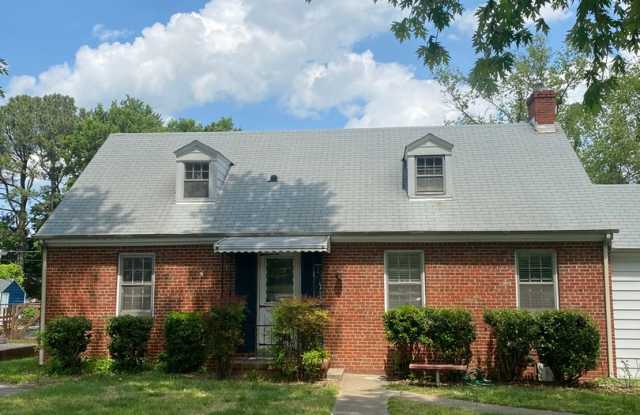 Adorable Capecod 4 bdrm/1.5 bath Home w/Office Located on Monument Ave. Near Willow Lawn! photos photos